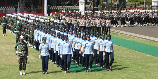 Tarian Adat Sambut Tamu Undangan HUT ke-74 RI di Istana Negara