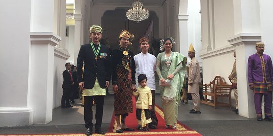 HUT ke-74 RI, Jokowi Ajak Jan Ethes Sapa Tamu Undangan di Istana