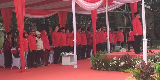 Upacara HUT ke-74 RI, Ahok-Djarot Berdiri Bersebelahan