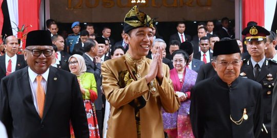 Presiden Jokowi Kenakan Pakaian Adat Sasak saat Pidato Kenegaraan