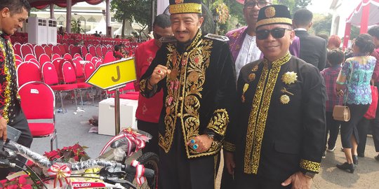 Busana Terbaik, Istri Menhan dan Sultan Gunung Tabur dapat Sepeda dari Jokowi