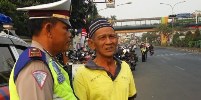 Teringat Ledakan Bom Penjajah, Kong Nur Menangis saat Hormat Bendera