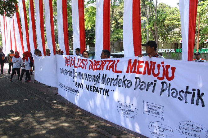 banyuwangi canangkan merdeka sampah plastik