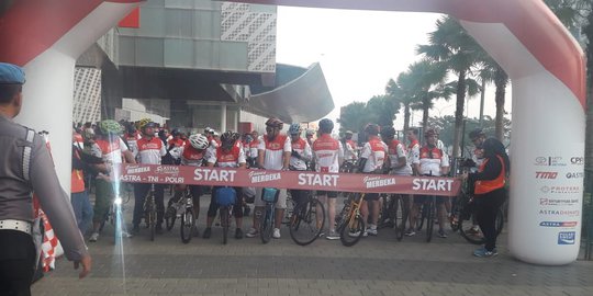 HUT RI, TNI-Polri Bersama Warga Tangerang Gowes Merdeka