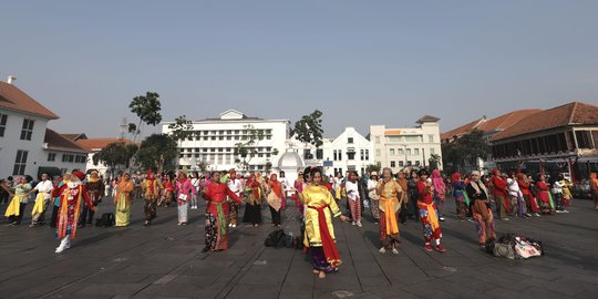 Aksi Flashmob Tari Cokek di Kota Tua