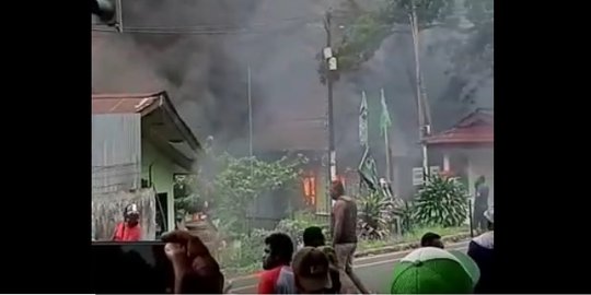 Gedung DPRD Manokwari Papua Barat Dibakar Massa