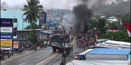 Kerusuhan di Manokwari, Tiga Polisi Terluka