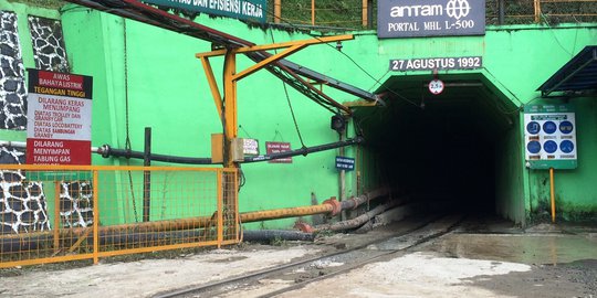 Antam Ajak 23 Siswa Lihat Langsung Proses Penambangan dan Peleburan Nikel