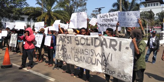 Mahasiswa Papua di Bandung Gelar Aksi Solidaritas di Depan Gedung Sate