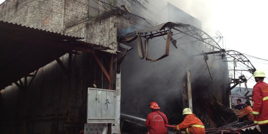 Gudang Peluru Polda Metro Jaya Terbakar, 13 Mobil Damkar Dikerahkan ke Lokasi