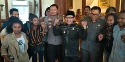 VIDEO: Wakil Walikota Malang Makan Siang Bareng Mahasiswa Papua