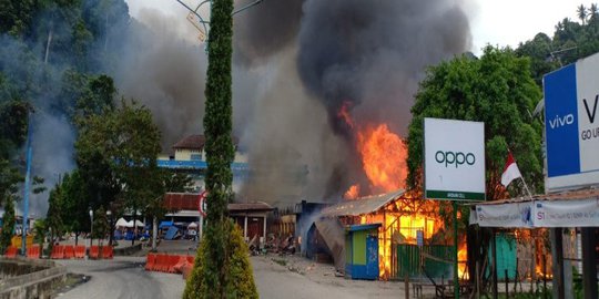 Demo di Fakfak Papua Barat Diwarnai Aksi Pembakaran Kios