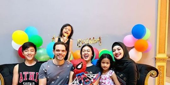 ulang tahun anggia perez rev2
