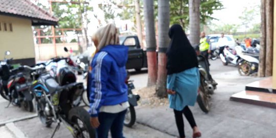 wanita dalam video rev1