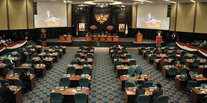Pro Kontra Anggaran Pakaian Dinas  DPRD  DKI Jakarta dan Pin 