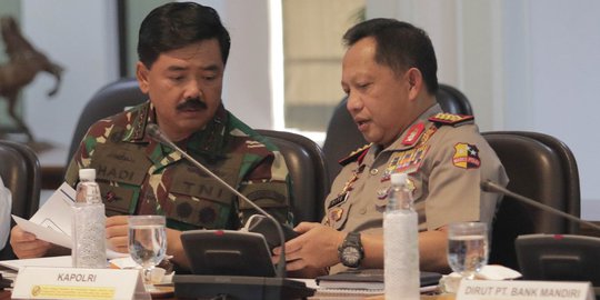 Siang Ini, Kapolri, Panglima TNI & Menko Polhukam Tiba di Manokwari