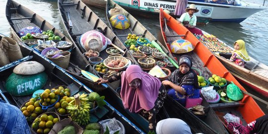 Kain Tapis Banyak Diburu Wisatawan Saat Lampung Krakatau Festival Digelar Merdeka Com