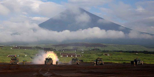 Kegarangan Pasukan Bela Diri Jepang Latihan Militer Dekat Gunung Fuji