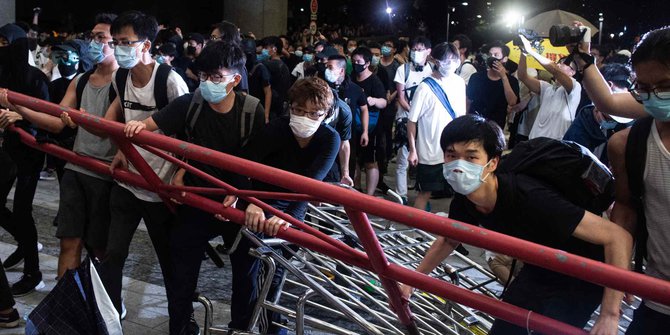 Polisi Hong Kong Kembali Bentrok dengan Demonstran
