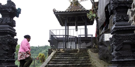 Harmoni Antar Umat Beragama di Kaki Gunung Lawu