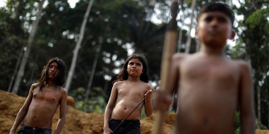 Potret Aktivitas Penduduk Asli Hutan Amazon