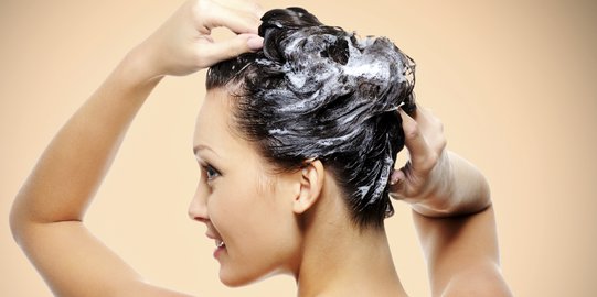 Double Cleansing Buat Rambut, Pentingkah Dilakukan?