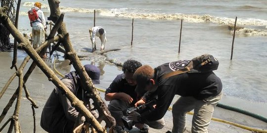 Terumbu Karang & Mangrove Terancam Mati Akibat Tumpahan Minyak di Karawang