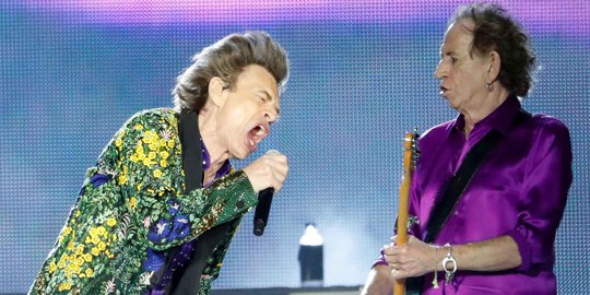 Penampilan Energik Rolling Stones Menggebrak Stadion Rose Bowl