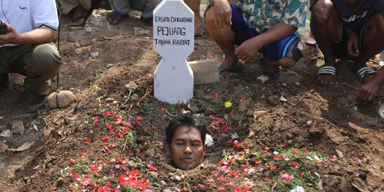 Protes Sengketa Lahan, Warga Pulogadung Nekat Kubur Diri