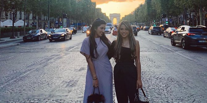 Liburan ke Eropa, Aurel dan Ashanty Nonton Konser Ariana Grande di Belanda