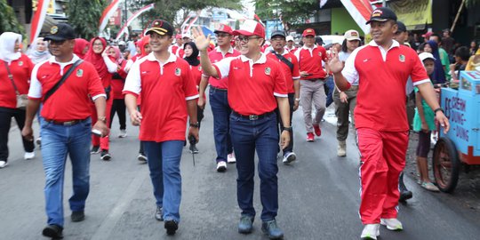 Ribuan Warga Banyuwangi Meriahkan Gerak Jalan Tradisional