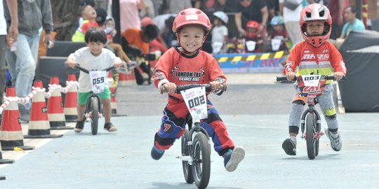 Aksi Balita di Kejuaraan Push Bike