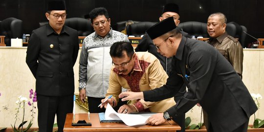 Gubernur Jabar Tandatangani KUA-PPAS Perubahan APBD 2019 dan KUA-PPAS APBD 2020