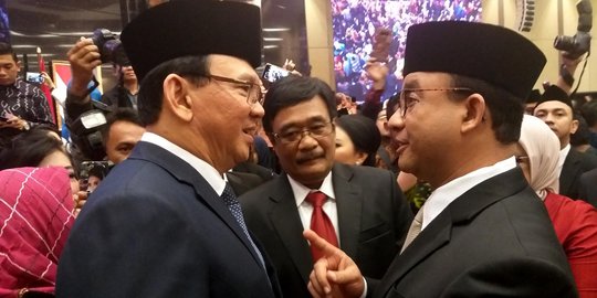 Foto-Foto Keakraban Ahok dan Anies Baswedan, Saling Senyum dan Bersalaman