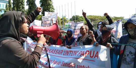 Demo di Depan Monumen Mandala Makassar, Mahasiswa Kecam Rasisme Papua