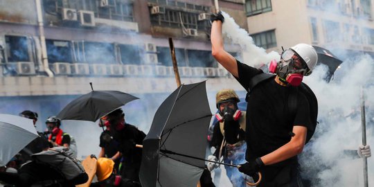 Polisi Hong Kong Tangkap Pendemo Berusia 12 Tahun