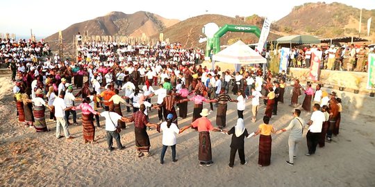 Tarian Pemersatu Menjadi Pembuka Festival Tiga Gunung Di Lembata