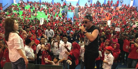 selamat dari rekan artis rev1