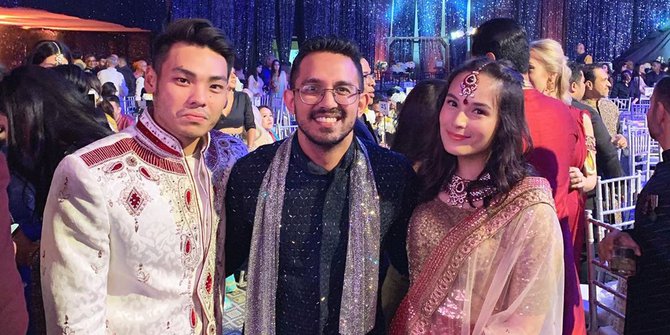 Tepergok Jalan Bersama dan Rangkulan, Rob Clinton Jadi Kekasih Baru Chelsea Islan?