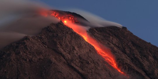 Gunung Merapi Keluarkan Awan Panas Guguran Sejauh 2 Kilometer