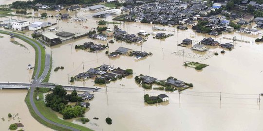 Banjir dan Tanah Longsor Ancam 240.000 Warga Jepang