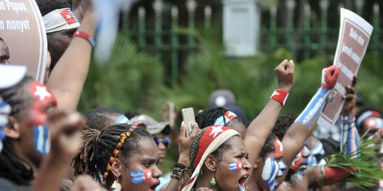 Semangat Perempuan Papua saat Aksi di depan Mabes TNI AD