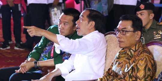 Kunjungan Kerja, Jokowi Tinjau Candi Borobudur dan Nonton Wayang Kulit di Purworejo