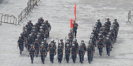 Jelang Pawai Demonstran di Hong Kong, China Rotasi Pasukan Pengamanan