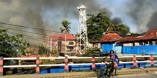 Anggota Dewan Papua Sedang Kunjungan Kerja saat Kantor Dibakar Demonstran