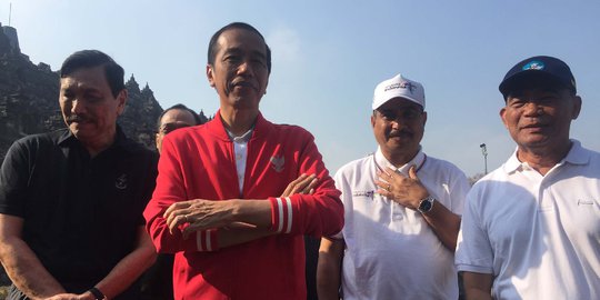 Jokowi Minta Pengelola Batasi Jumlah Pengunjung yang Naik ke Candi Borobudur