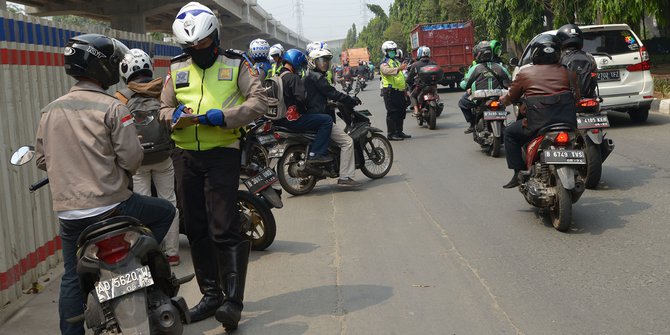 Ogah Ditilang, Pengendara dan Polisi di Palembang Saling Rekam Saat Berdebat