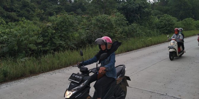 Belum Ada Angkot, Warga di Sepaku Andalkan Sepeda Motor