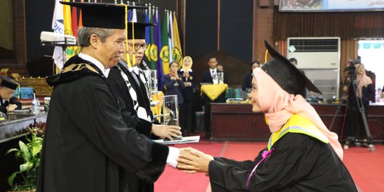 Kisah Inspiratif, Anak Buruh Tani Jadi Wisudawan Terbaik Universitas Jember