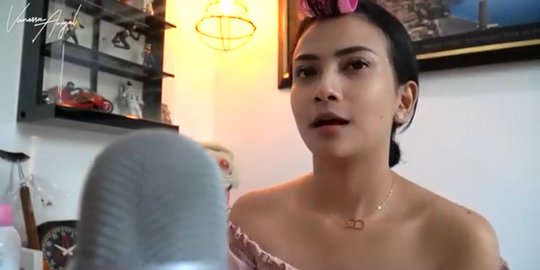 meminta vanessa membuat vlog rev1